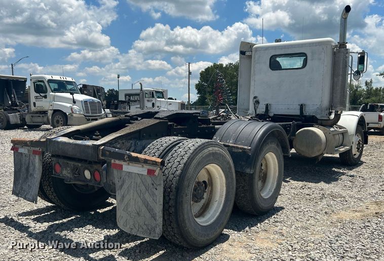 image for item DI7891 2000 Peterbilt 378  semi truck