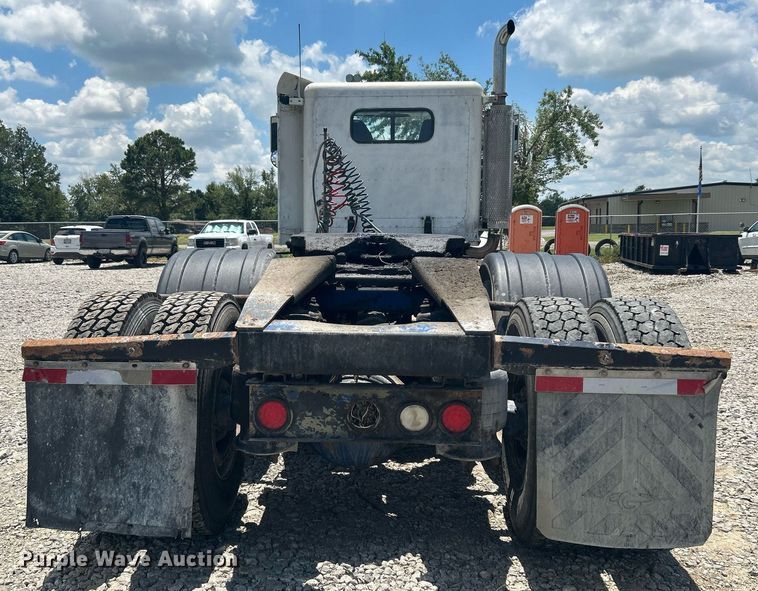 image for item DI7891 2000 Peterbilt 378  semi truck