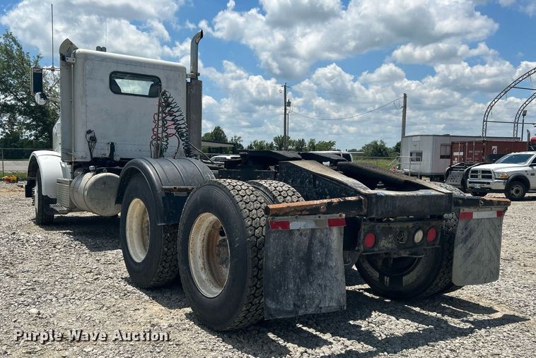 image for item DI7891 2000 Peterbilt 378  semi truck