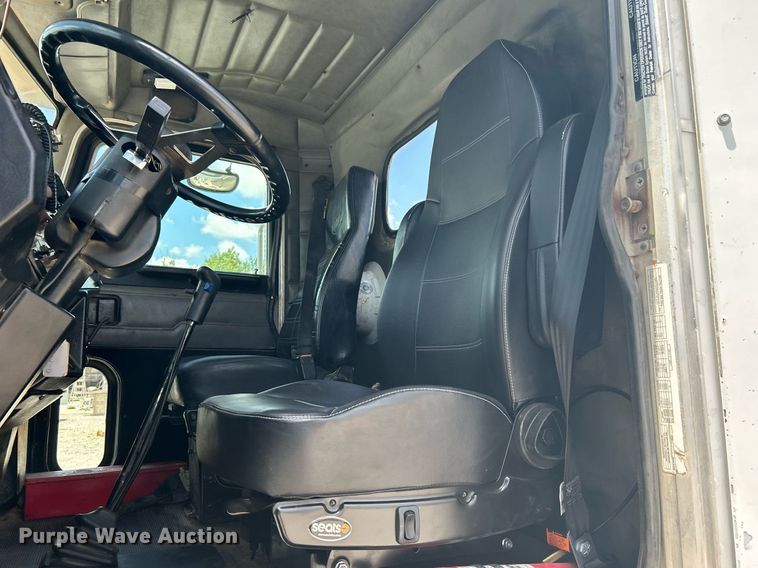 image for item DI7891 2000 Peterbilt 378  semi truck