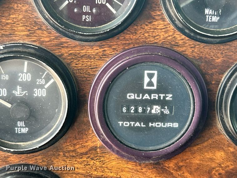 image for item DI7891 2000 Peterbilt 378  semi truck