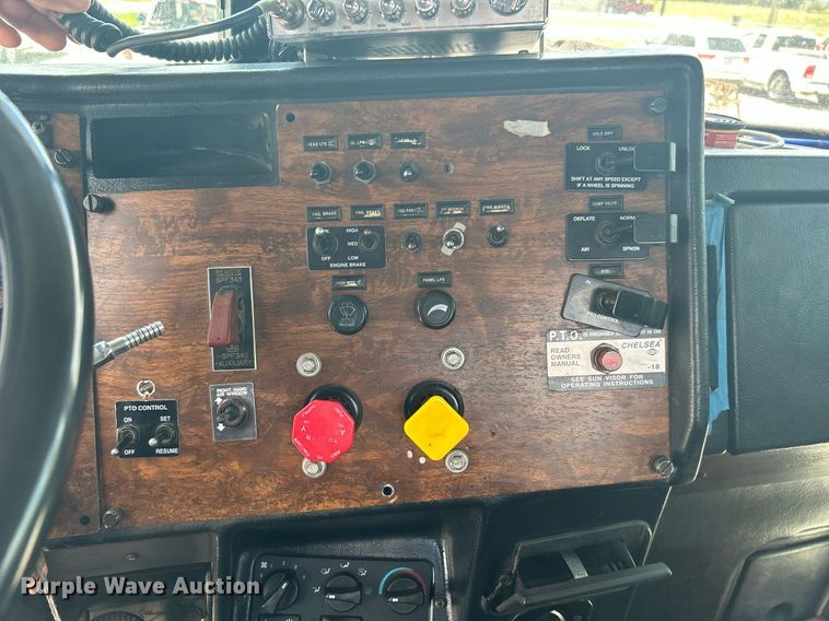 image for item DI7891 2000 Peterbilt 378  semi truck