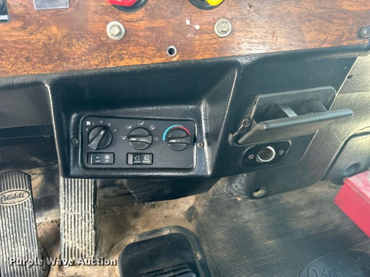 image for item DI7891 2000 Peterbilt 378  semi truck