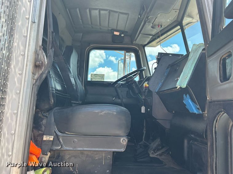 image for item DI7891 2000 Peterbilt 378  semi truck