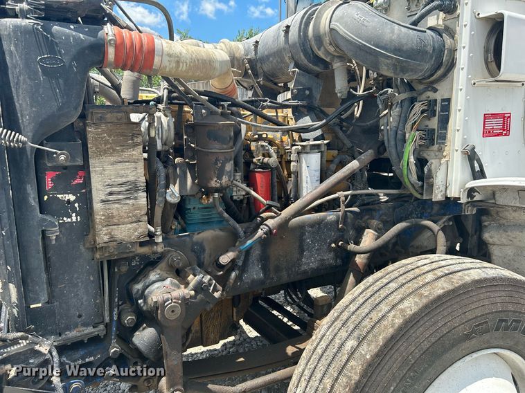 image for item DI7891 2000 Peterbilt 378  semi truck