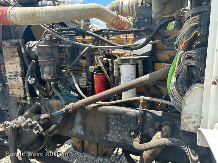 image for item DI7891 2000 Peterbilt 378  semi truck