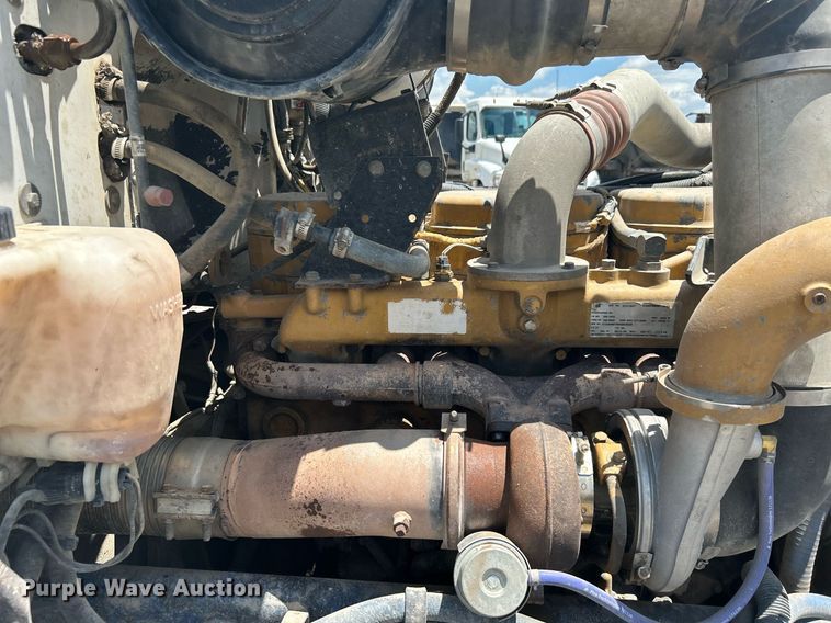 image for item DI7891 2000 Peterbilt 378  semi truck