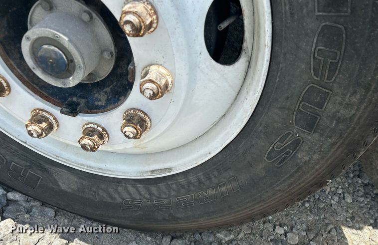 image for item DI7891 2000 Peterbilt 378  semi truck