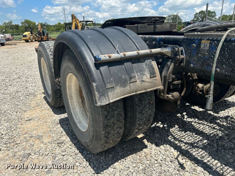 image for item DI7891 2000 Peterbilt 378  semi truck