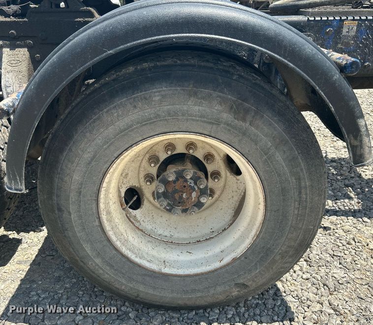 image for item DI7891 2000 Peterbilt 378  semi truck