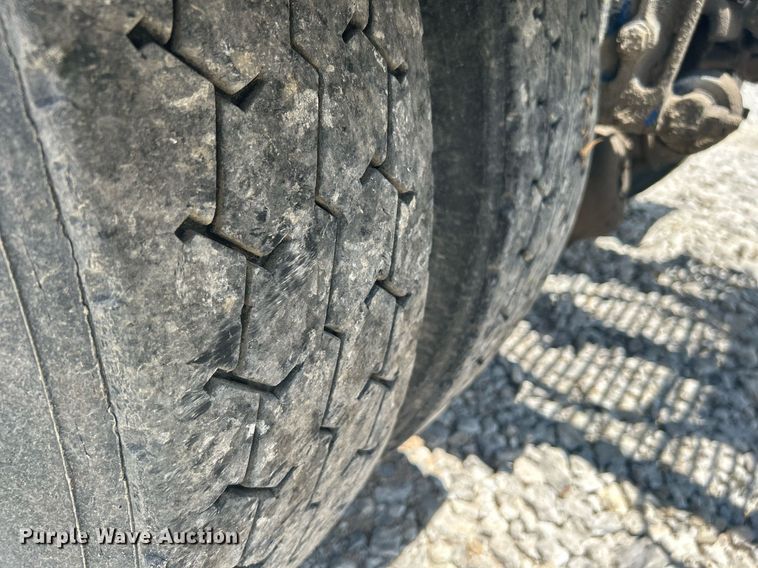 image for item DI7891 2000 Peterbilt 378  semi truck