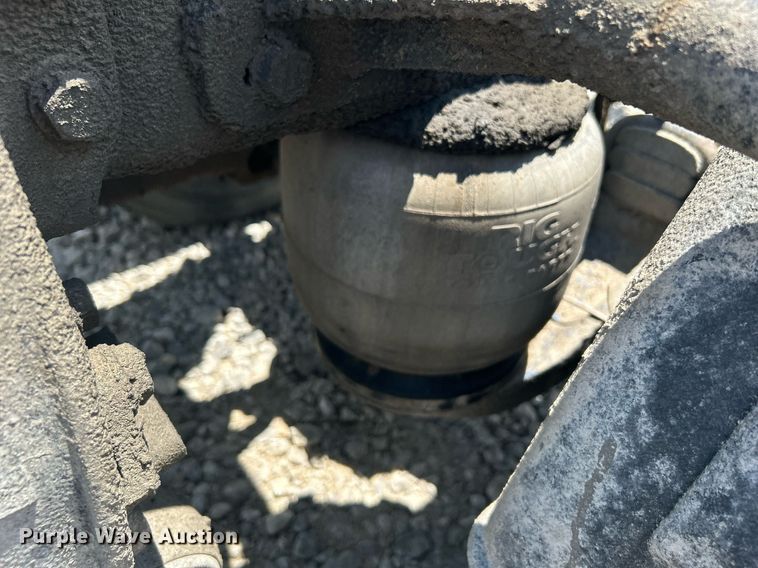 image for item DI7891 2000 Peterbilt 378  semi truck