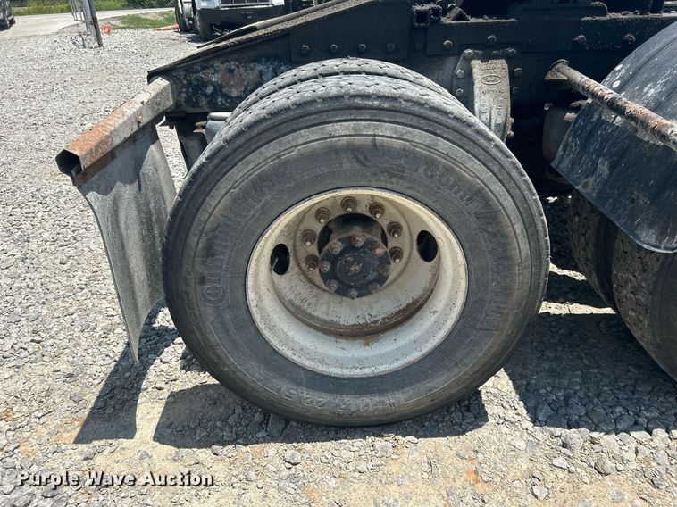 image for item DI7891 2000 Peterbilt 378  semi truck