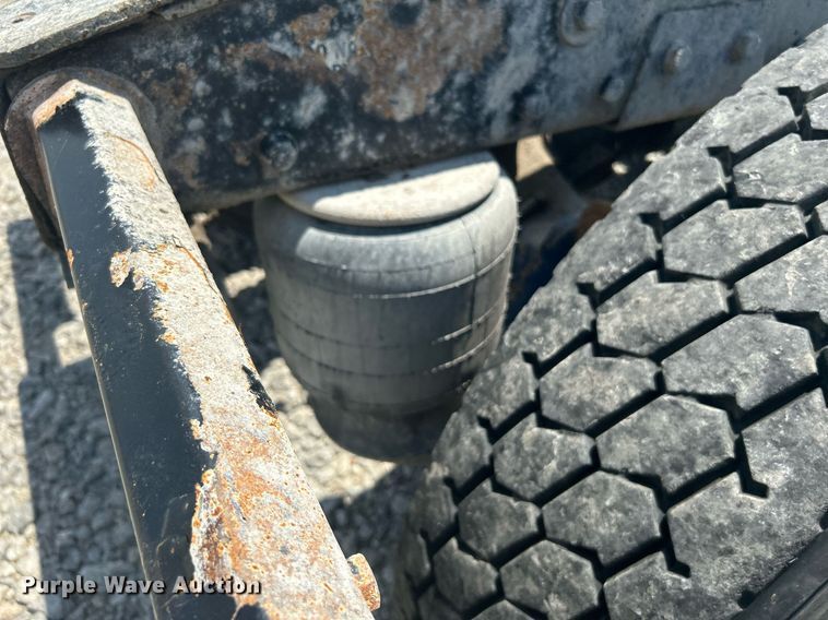 image for item DI7891 2000 Peterbilt 378  semi truck