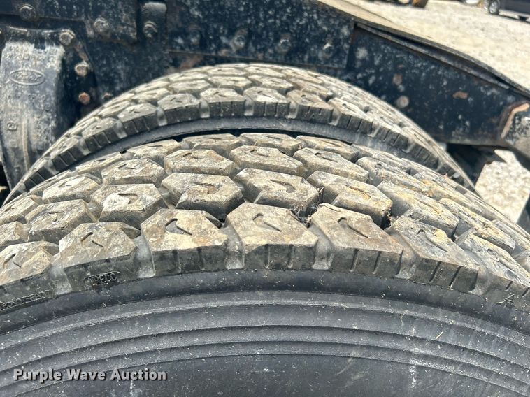 image for item DI7891 2000 Peterbilt 378  semi truck