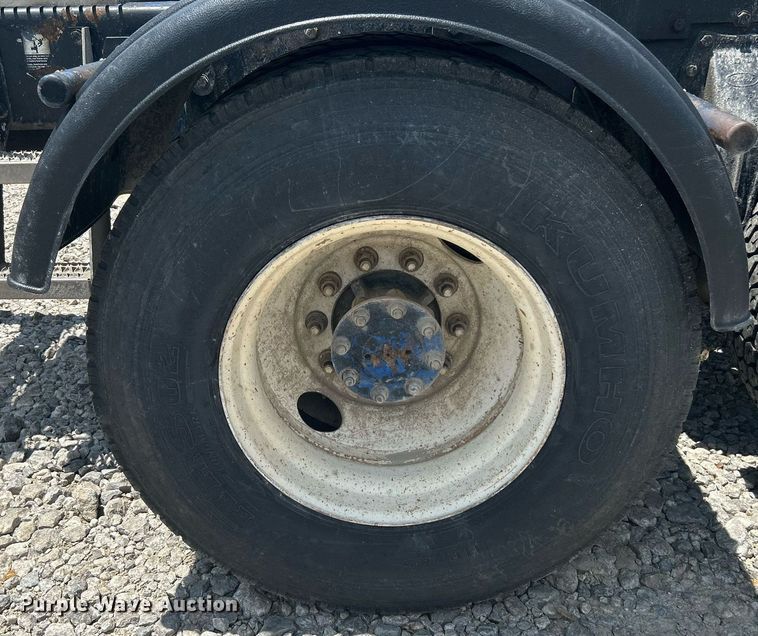 image for item DI7891 2000 Peterbilt 378  semi truck