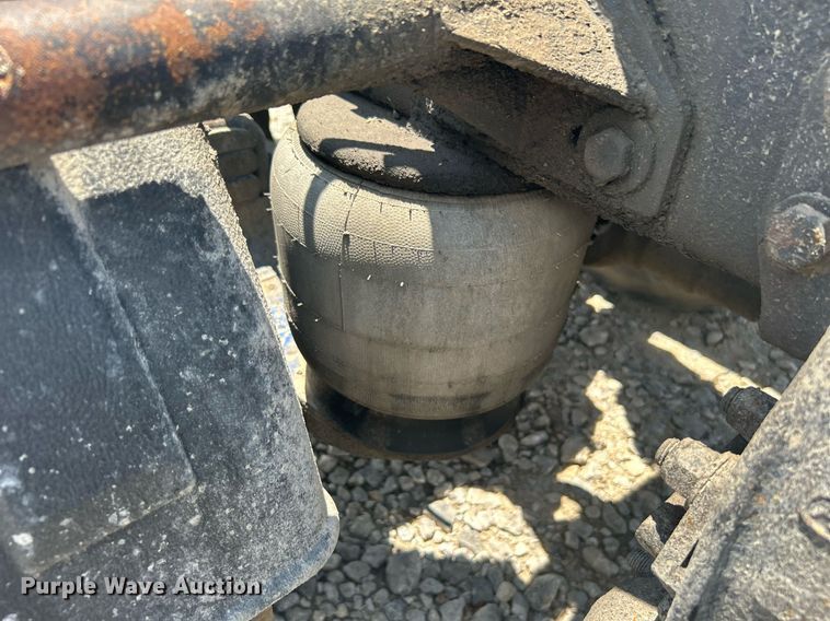 image for item DI7891 2000 Peterbilt 378  semi truck