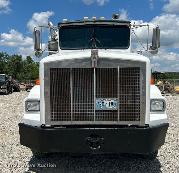 image for item DI7892 1999 Kenworth T800  semi truck