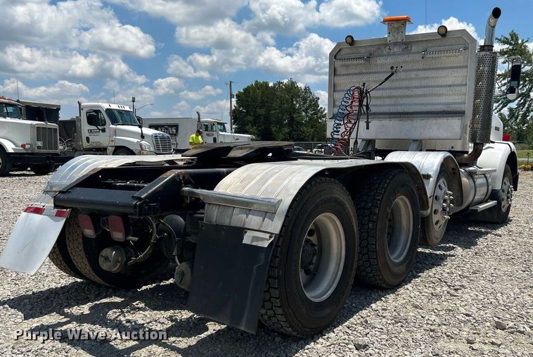 image for item DI7892 1999 Kenworth T800  semi truck