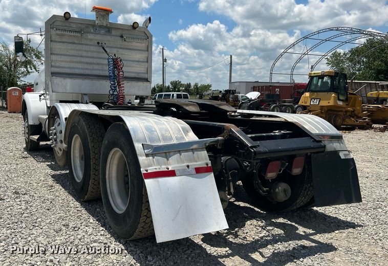 image for item DI7892 1999 Kenworth T800  semi truck