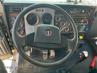 image for item DI7892 1999 Kenworth T800  semi truck