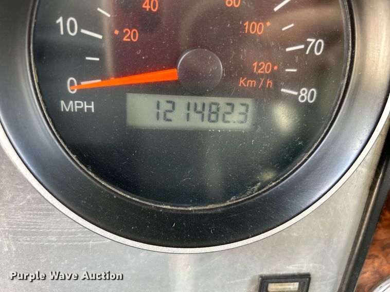 image for item DI7892 1999 Kenworth T800  semi truck