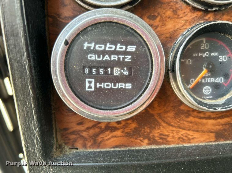 image for item DI7892 1999 Kenworth T800  semi truck