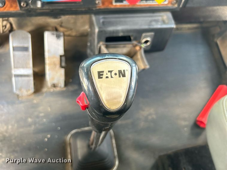 image for item DI7892 1999 Kenworth T800  semi truck