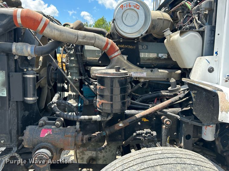 image for item DI7892 1999 Kenworth T800  semi truck