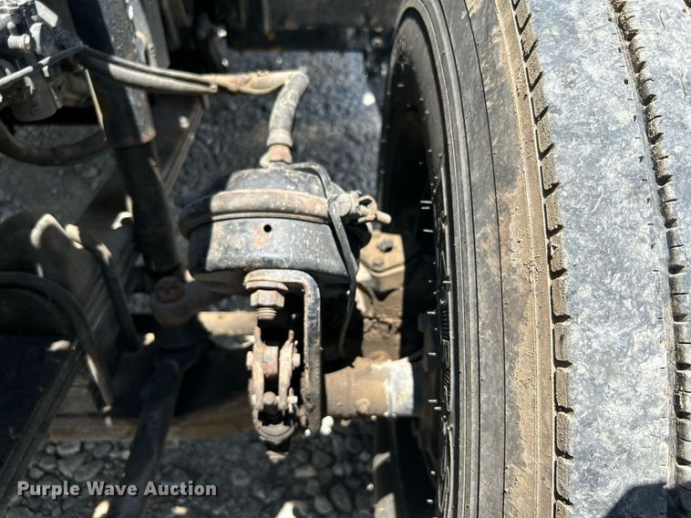 image for item DI7892 1999 Kenworth T800  semi truck