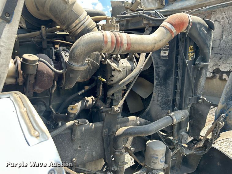 image for item DI7892 1999 Kenworth T800  semi truck