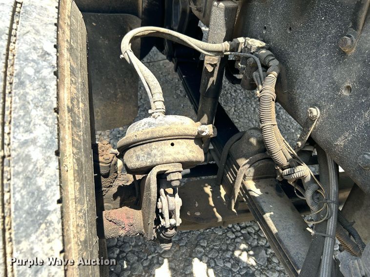 image for item DI7892 1999 Kenworth T800  semi truck