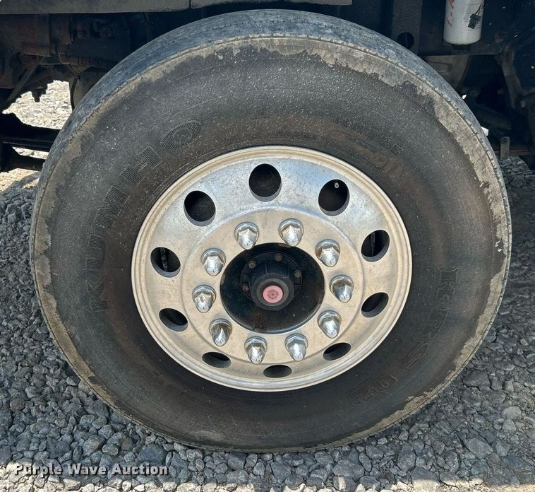 image for item DI7892 1999 Kenworth T800  semi truck