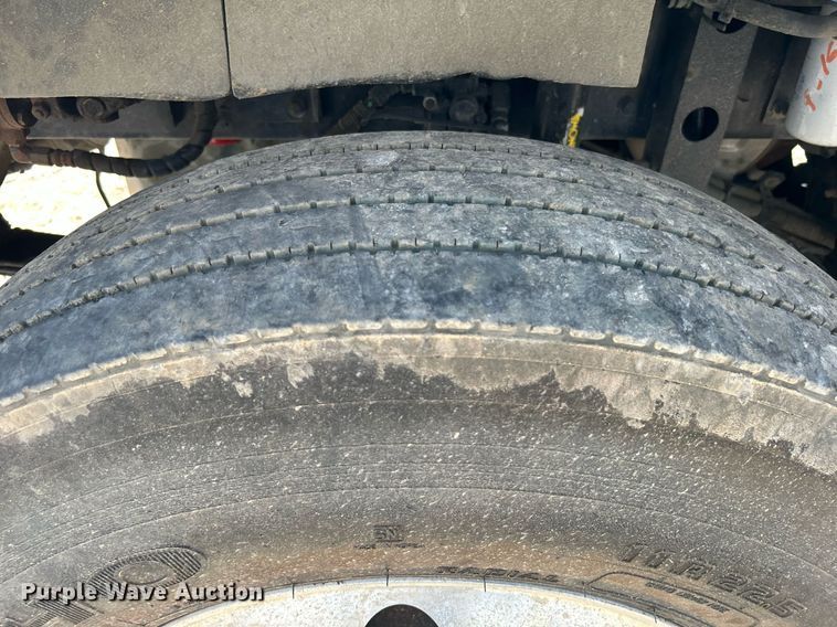 image for item DI7892 1999 Kenworth T800  semi truck