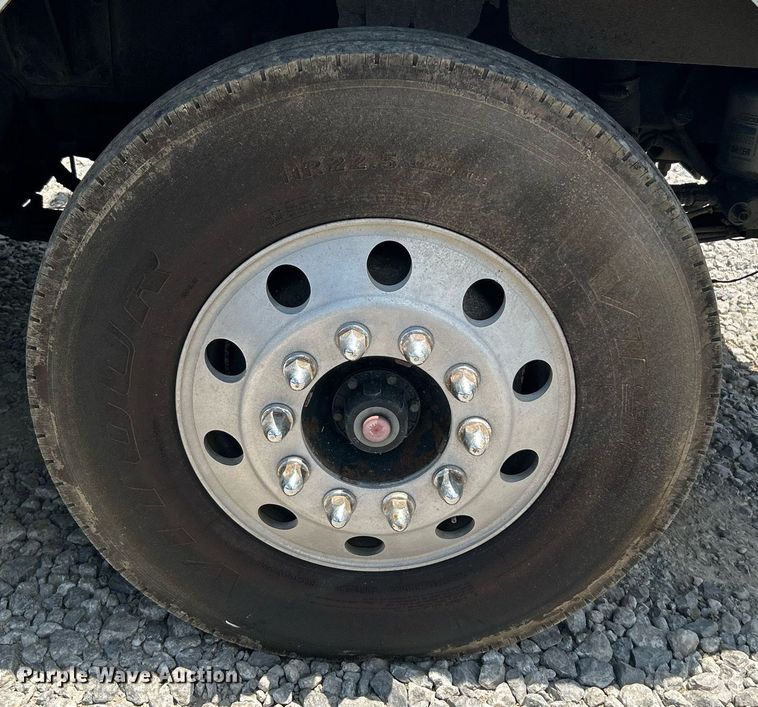 image for item DI7892 1999 Kenworth T800  semi truck