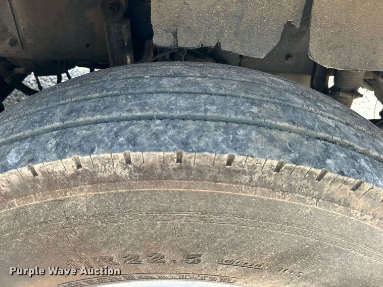 image for item DI7892 1999 Kenworth T800  semi truck