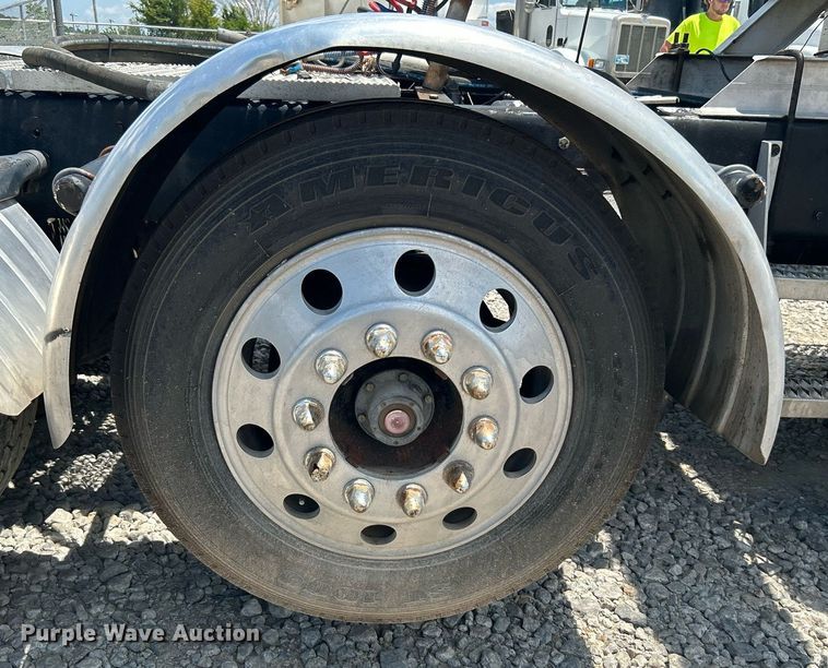 image for item DI7892 1999 Kenworth T800  semi truck