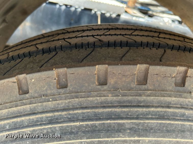 image for item DI7892 1999 Kenworth T800  semi truck