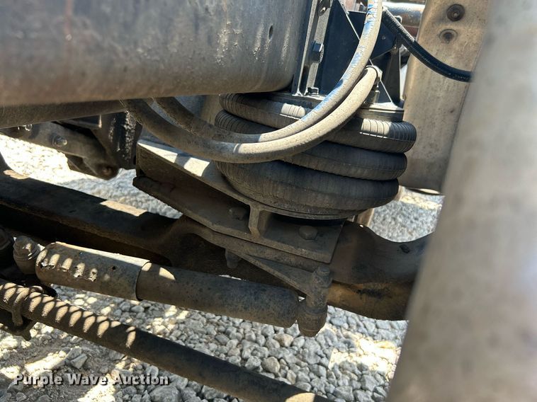 image for item DI7892 1999 Kenworth T800  semi truck