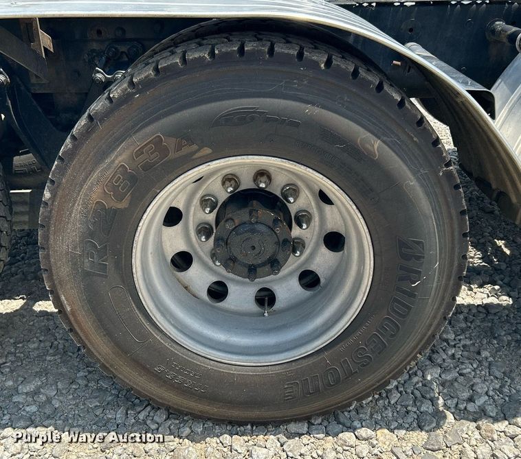 image for item DI7892 1999 Kenworth T800  semi truck