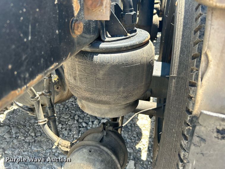 image for item DI7892 1999 Kenworth T800  semi truck