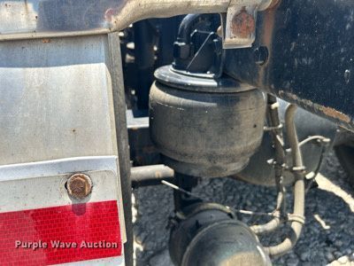 image for item DI7892 1999 Kenworth T800  semi truck