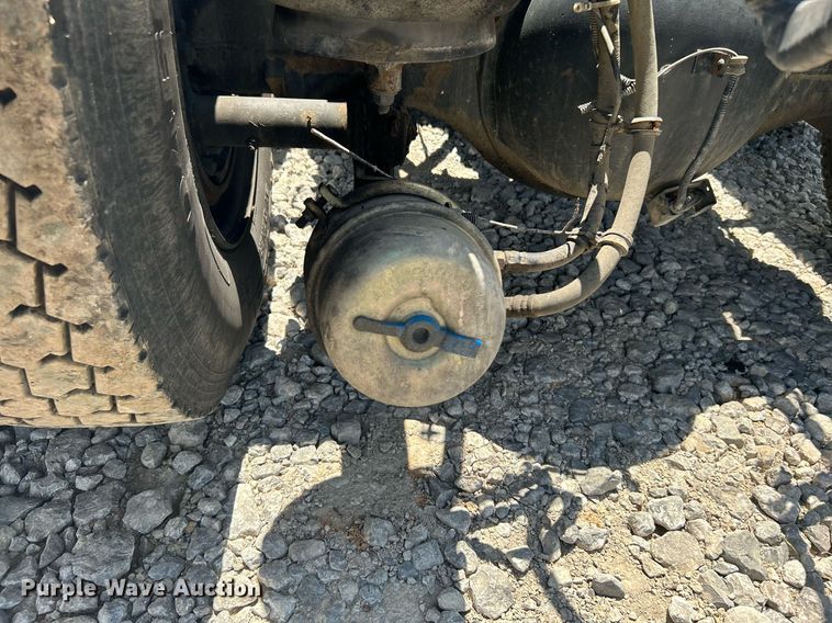 image for item DI7892 1999 Kenworth T800  semi truck