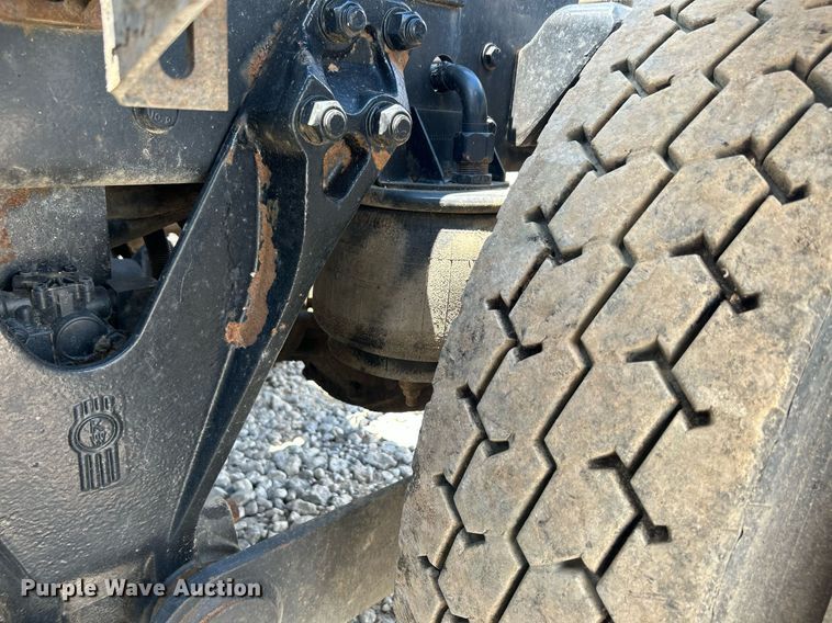 image for item DI7892 1999 Kenworth T800  semi truck