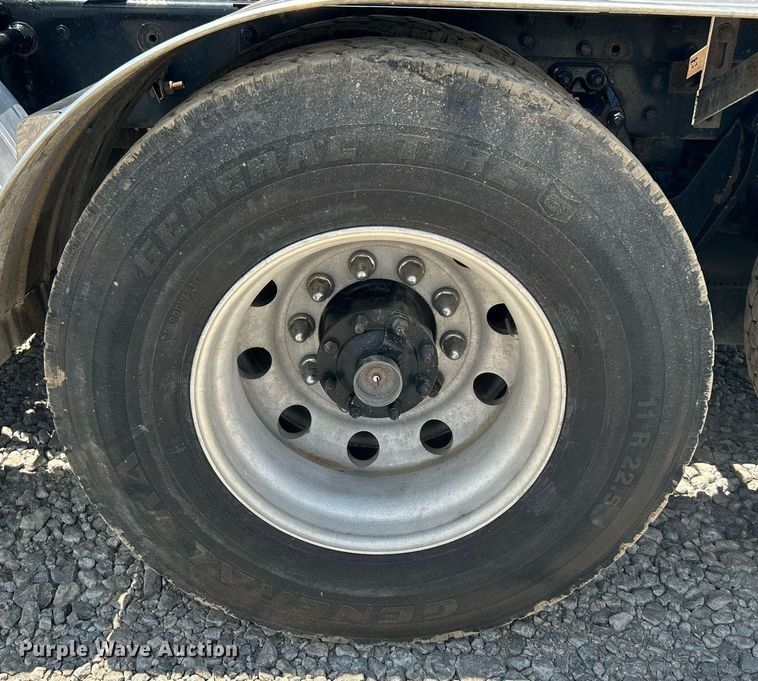 image for item DI7892 1999 Kenworth T800  semi truck