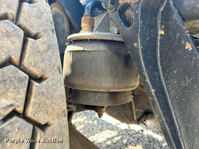 image for item DI7892 1999 Kenworth T800  semi truck