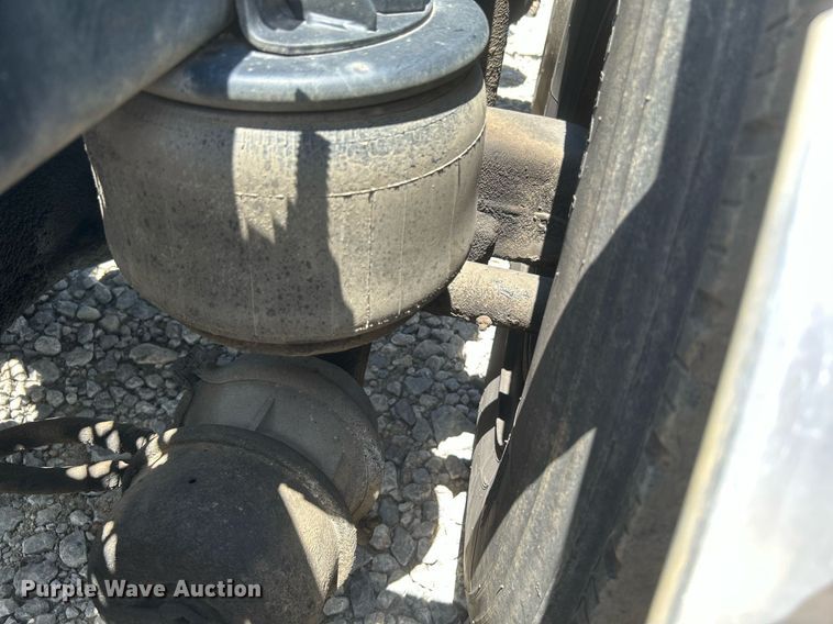 image for item DI7892 1999 Kenworth T800  semi truck