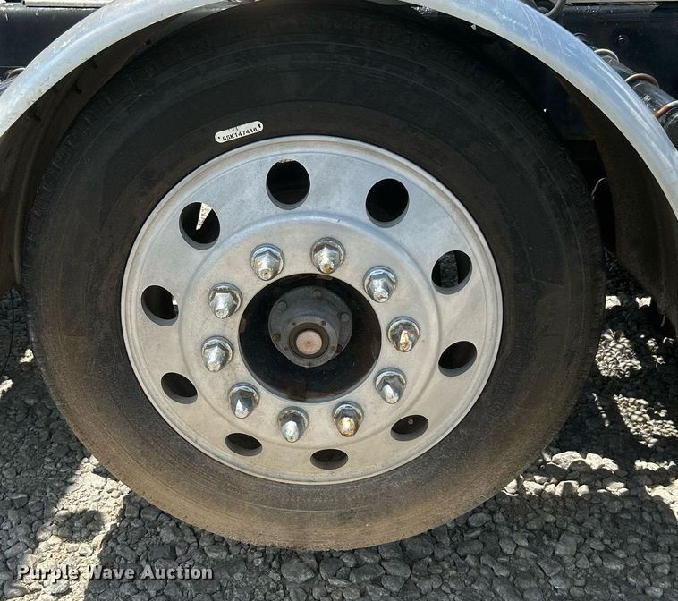 image for item DI7892 1999 Kenworth T800  semi truck