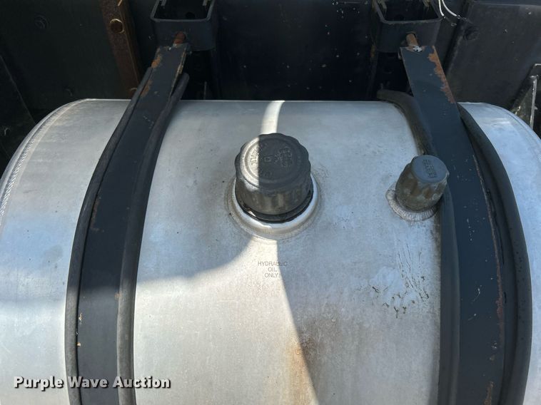 image for item DI7892 1999 Kenworth T800  semi truck