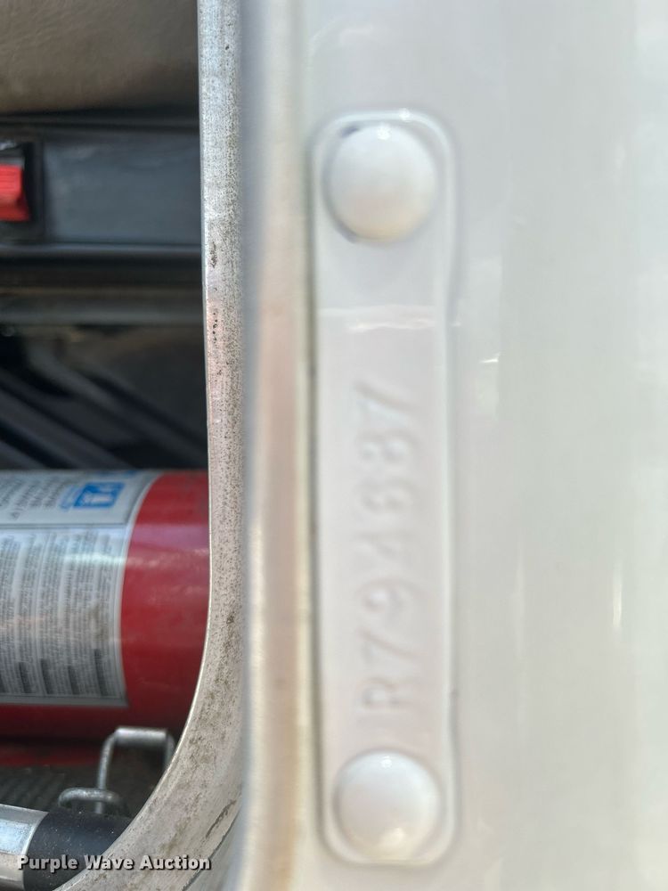 image for item DI7892 1999 Kenworth T800  semi truck